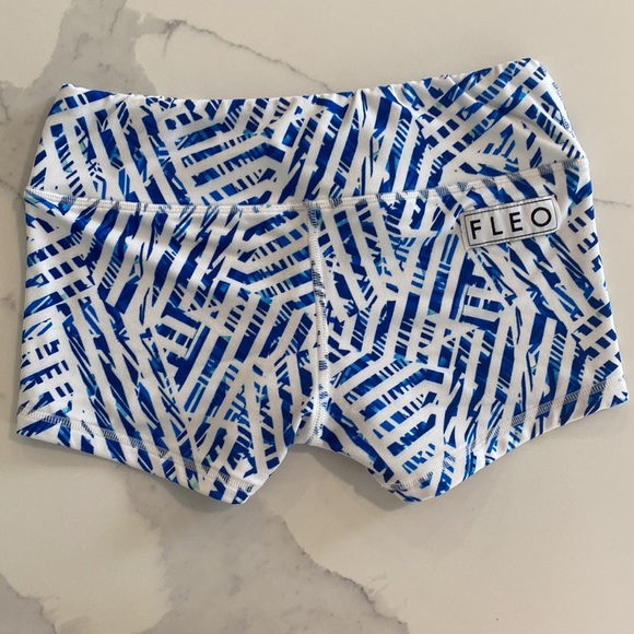 Fleo Low Rise Shorts 2.5” - Picture 2 of 2